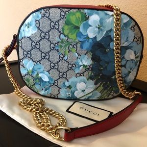 Gucci Beige/blue Gg Coated Canvas  Bloom Chain Bag